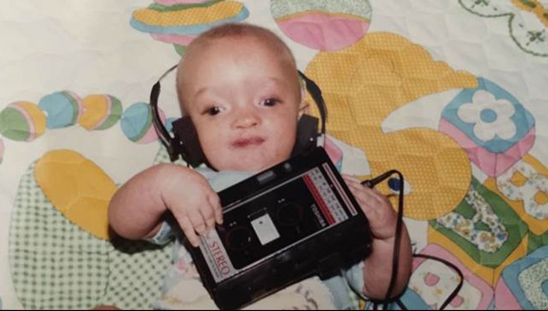 I s-a spus că fiul său va mai trăi 2 ani. 30 de ani mai târziu, doctorii au rămas șocați. Băiatul...