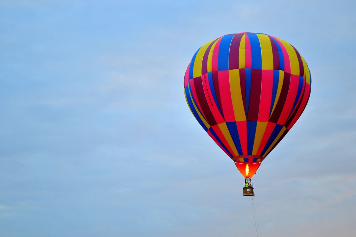 Tragedie în SUA! 16 persoane şi-au pierdut viaţa după ce un balon cu aer cald s-a prăbuşit