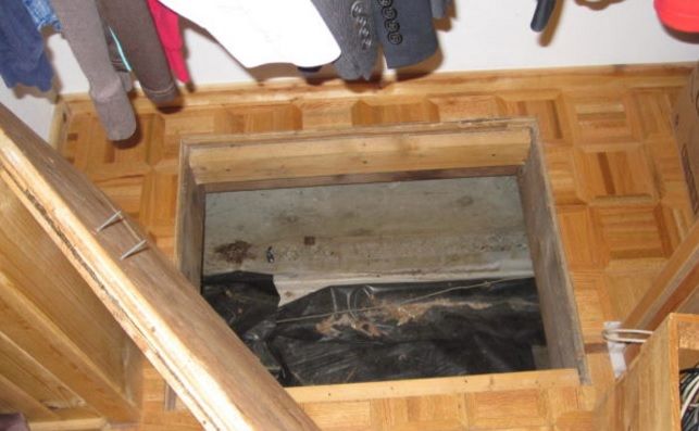 Au găsit o trapă în debaraua casei cumpărate. Înăuntru, o cutie. Ce era în interior i-a îmbogăţit