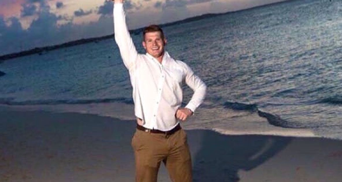 Fotografia acestui bărbat a ajuns virală pe Internet. Ce ține în mână. Utilizatorii au încremenit!