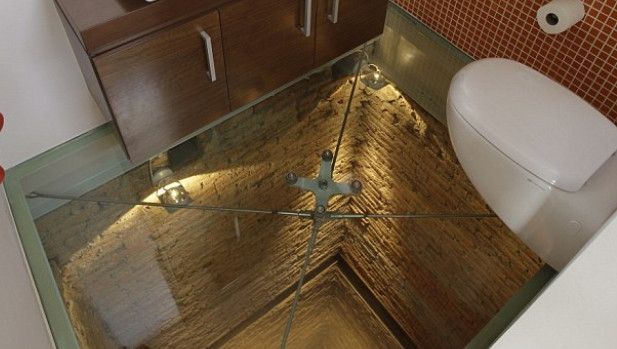 Cea mai înspăimântătoare baie din lume. NIMENI nu are curaj să intre în ea