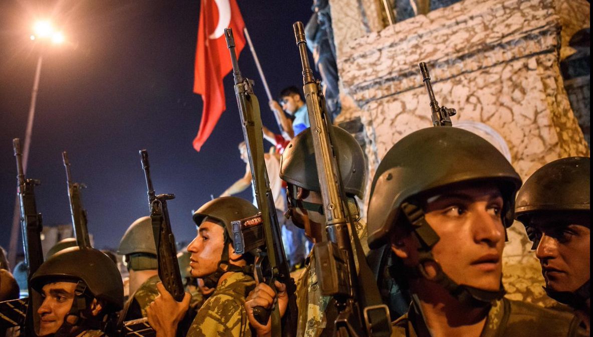 Turcia, după lovitura de stat eșuată. Sunt 290 de morți. Mii de persoane au fost arestate