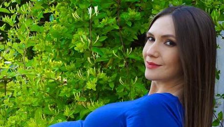 Adela Popescu, în război cu fanii din cauza unei poze cu bebeluşul ei. "Nu ştiu de ce te complici"