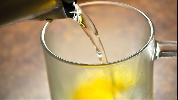 A băut apă cu miere zilnic, timp de două săptămâni. Ce s-a întâmplat apoi e uimitor