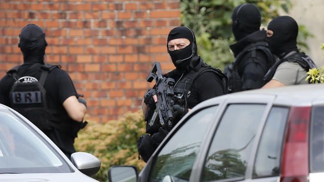 E incredibil cine era unul dintre teroriștii care l-au decapitat pe preotul din Franța