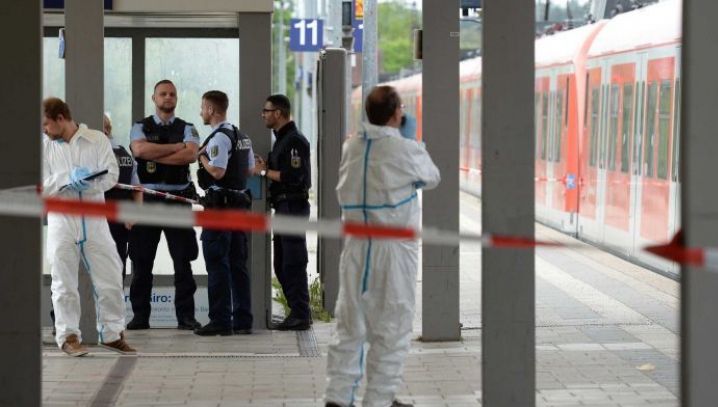 Atac Munchen. Poliţie: Nu există legătură între atacator și ISIS sau refugiați. Prima ipoteză, ŞOC