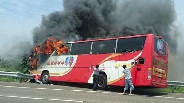 Coșmar într-un paradis turistic. 26 de oameni au murit într-un cumplit accident de autocar