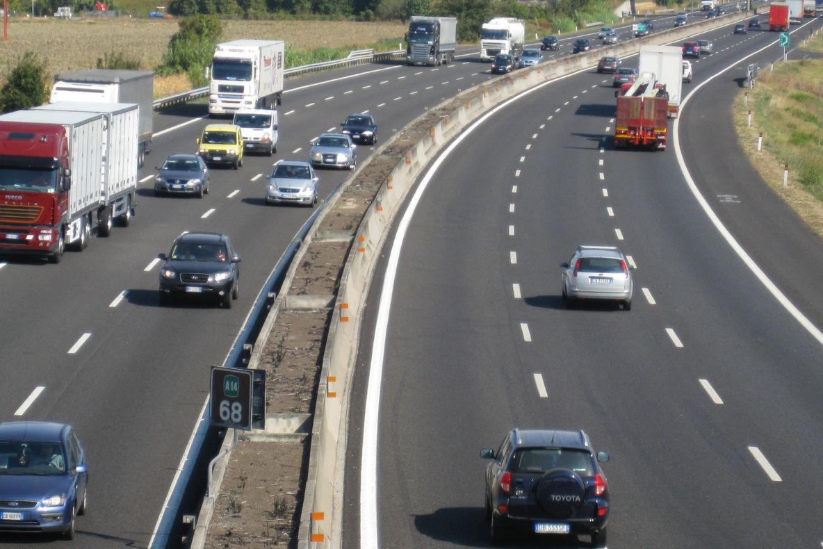 Isprava unui șofer român pe o autostradă din Italia