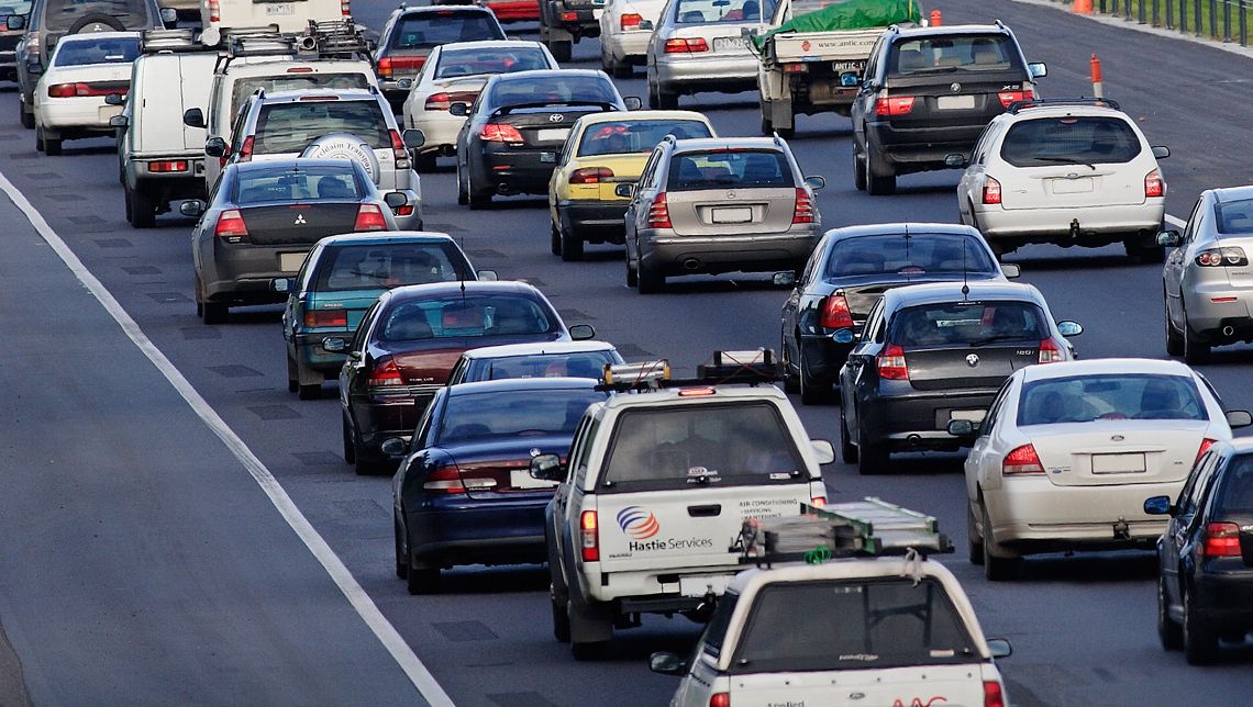 Carambol cu patru maşini şi patru răniţi, în zona de Nord a Capitalei. Traficul, blocat