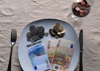 7 greşeli din viaţa de zi cu zi care te fac să pierzi bani