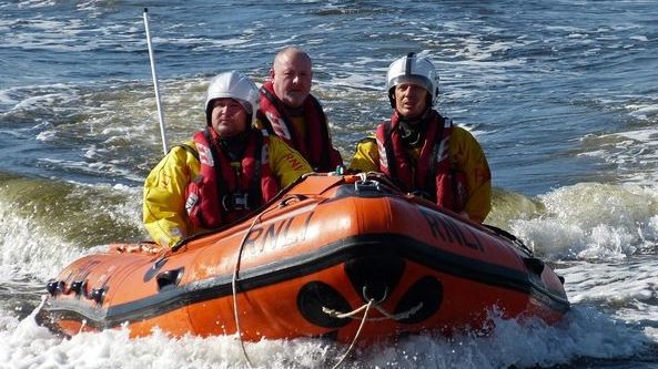 Navă scufundată în largul Malaeziei: 8 morţi, 20 de dispăruţi 