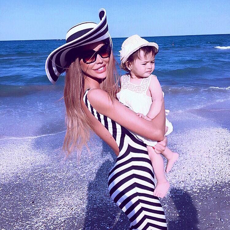 Bianca Drăguşanu a pozat în costum de baie, însărcinată în 6 luni 