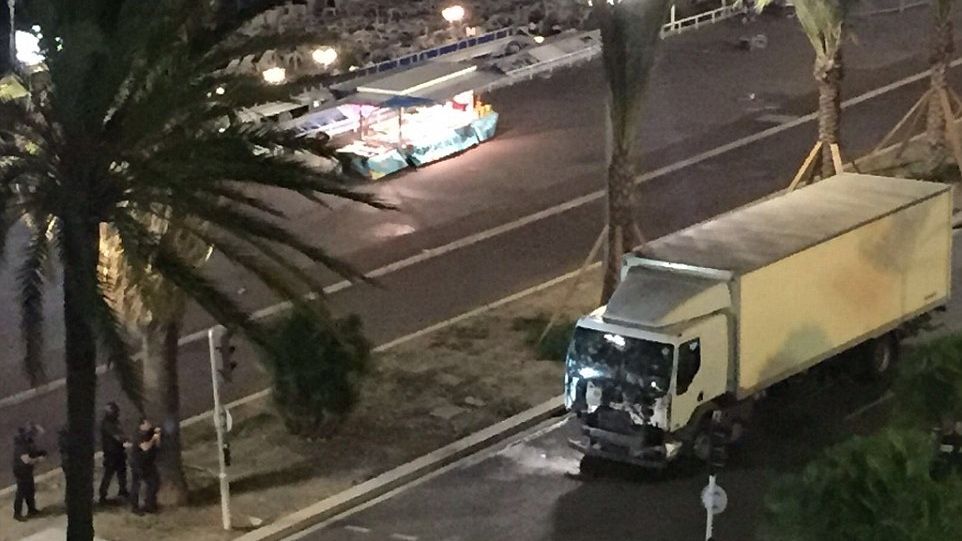 Atentatul de la Nisa. Un bărbat a înşelat presa, spunând că este avocatul atactorului. Urmarea?