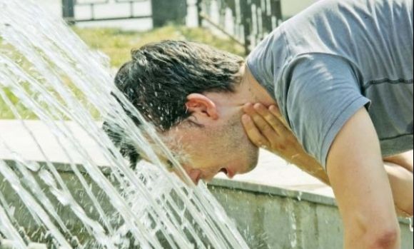 Canicula face ravagii în România. Cum s-au pregătit autoritățile din Capitală. Anunțul prefectului