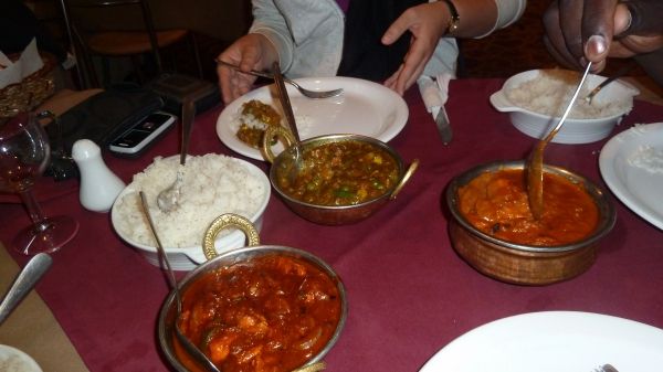 A mers la restaurant şi a vrut să plătească cu cardul. Când a văzut ce scria pe bon, a înţepenit!