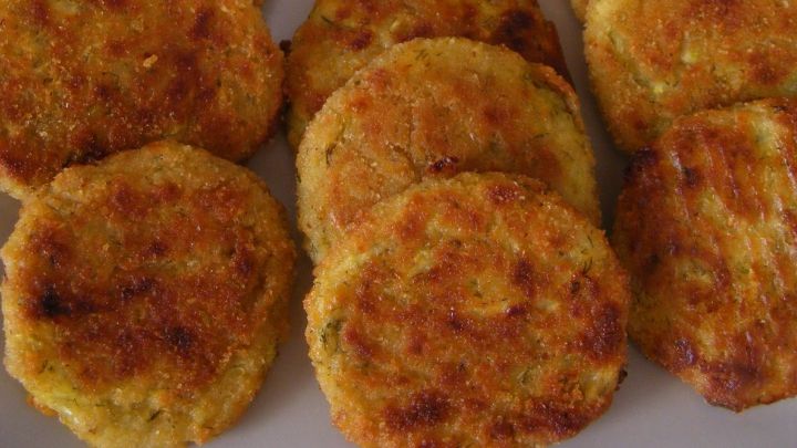 Aşa faci cele mai delicioase chiftele de dovlecei. Reţeta ştiută de puţini bucătari