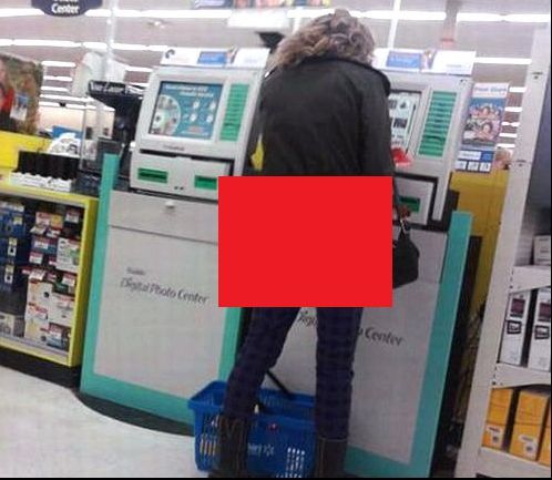 Ce au văzut oamenii la supermarket. Cum era îmbrăcată această femeie. Au ferit repede ochii copiilor