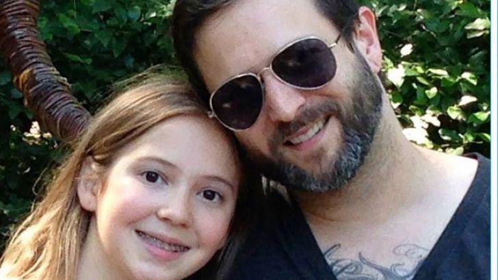 Singura lui fiică a murit. După funeralii, a mers în camera ei. ȘOC: atunci a descoperit că micuța..