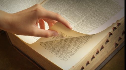 Dicţionarul de referinţă american Merriam-Webster va modifica definiţia rasismului