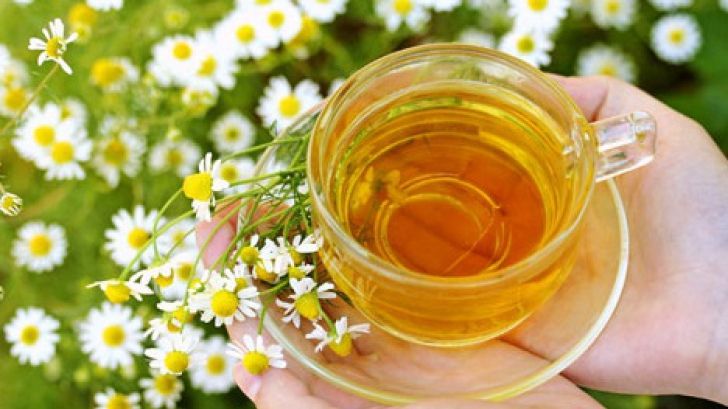 Dieta cu ceai de muşeţel şi lămâie: cum o ţii ca să obţii silueta perfectă!