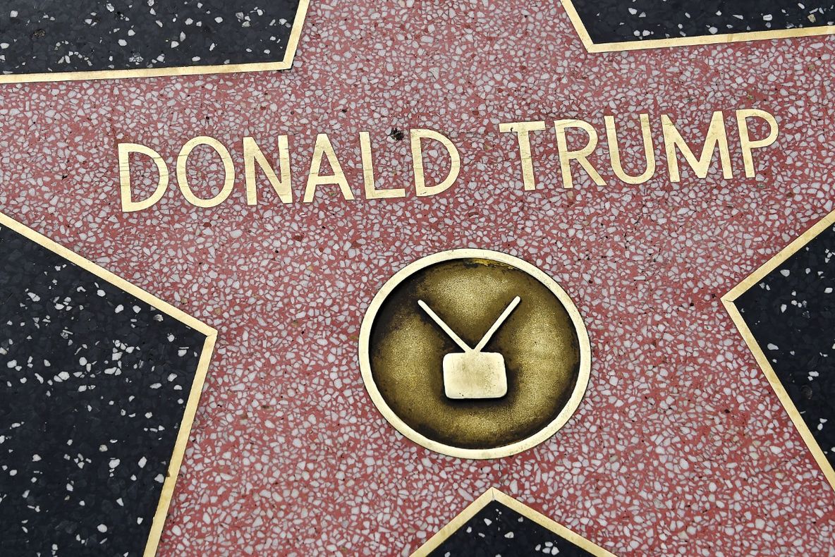 Steaua lui Donald Trump de pe ”Hollywood Walk of Fame”, vandalizată de un artist. Toți au râs