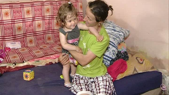 Lupta Sabinei cu inundațiile. "Reclădim speranţa", o campanie pentru românii rămaşi fără case