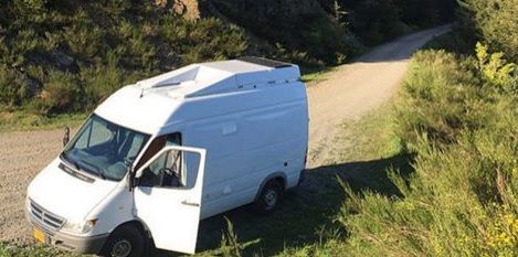 I-a dat o rablă de dubă gratis. Când a văzut în ce a transformat-o, i-a oferit 15.000€. A refuzat