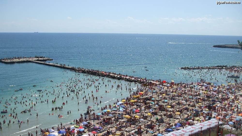 Turiştii din Eforie Nord au suferit un şoc! Un bărbat s-a răstignit pe o cruce şi...