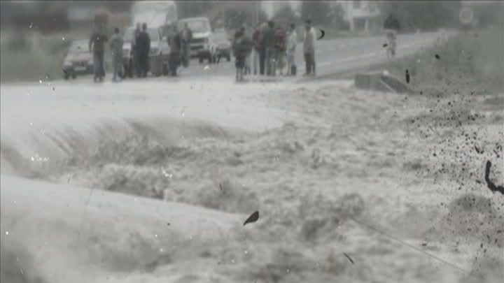 Pârâul care a măturat satul. "Reclădim speranţa", o campanie pentru românii rămaşi fără case