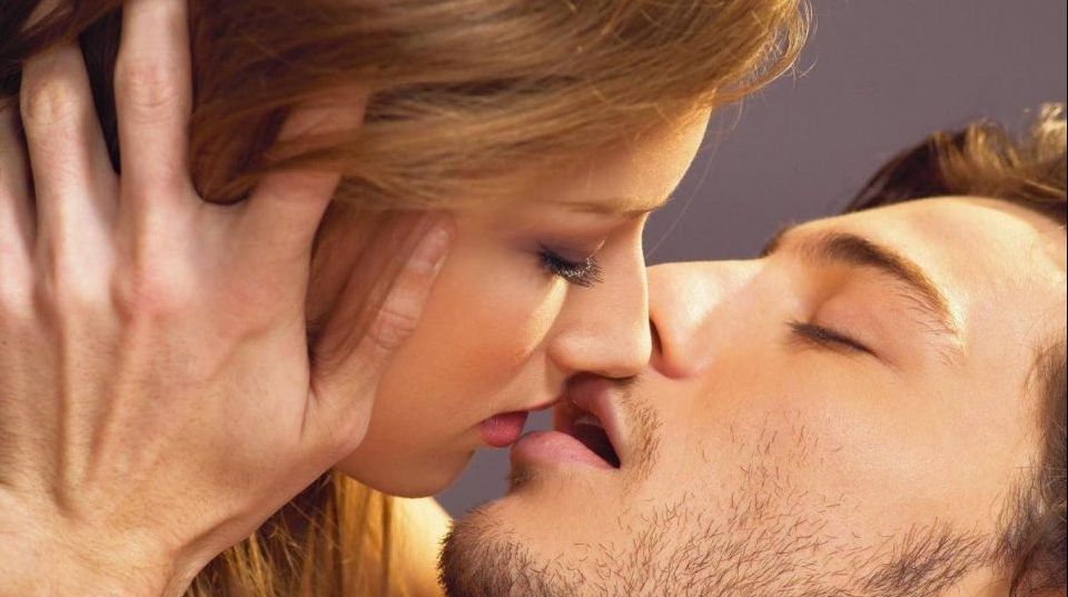 Virusul care poate provoca infertilitatea femeilor! Se transmite prin sărut