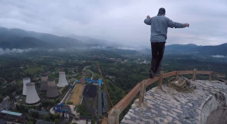 Ţi se taie picioarele! Imagini nerecomandate cardiacilor cu ultima ispravă a unui tânăr român