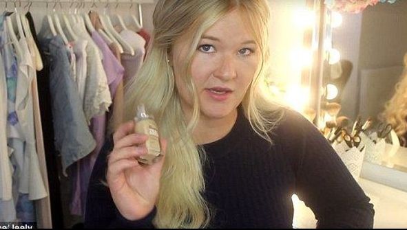 Și-a aplicat 100 de straturi de fond de ten pe față. Cum arată? Vei rămâne șocat!