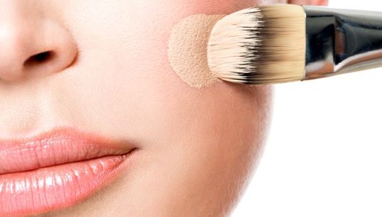 Şi tu foloseşti fond de ten vara? După ce vei citi asta...