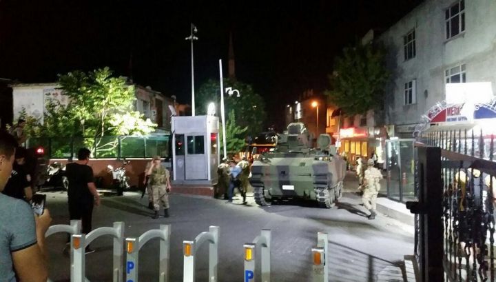 EXPLOZIE VIOLENTĂ la Ankara, la Televiziunea Naţională. Postul şi-a întrerupt emisia 