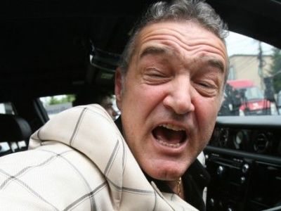 Gigi Becali a făcut show la terasa lui Marica de la mare