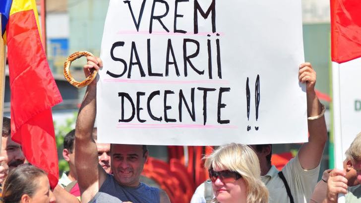 GREVĂ în administraţia publică locală. În Bucureşti, protest în faţa Primăriei Generale a Capitalei