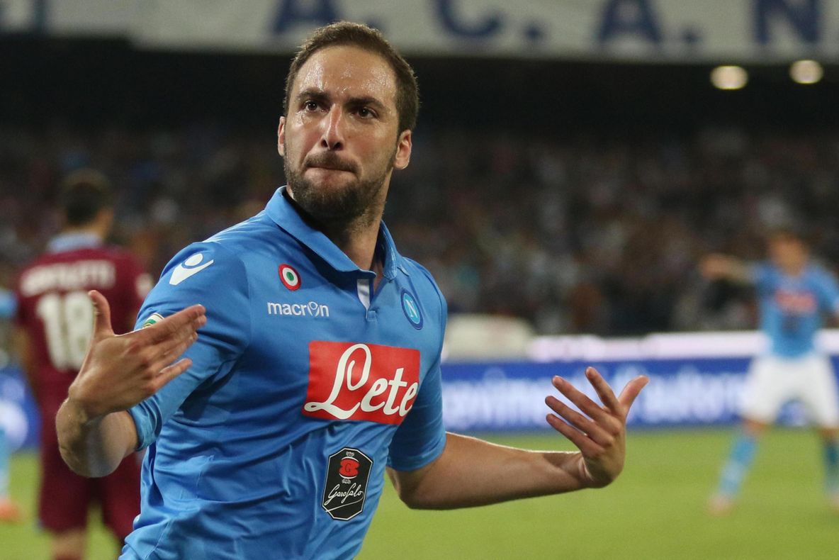 TRĂDARE în Italia. "Arde" Vezuviul. Higuain lasă Napoli pentru o mare rivală