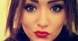 Pare o adolescentă normală, dar se simte un monstru şi sperie lumea. Nimeni nu-şi explică ce are 