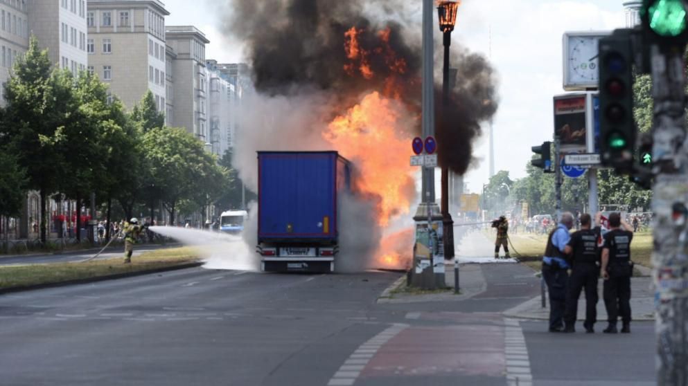 Accident, urmat de o explozie în Berlin. Fumul gros a pus stăpânire pe cartiere întregi 