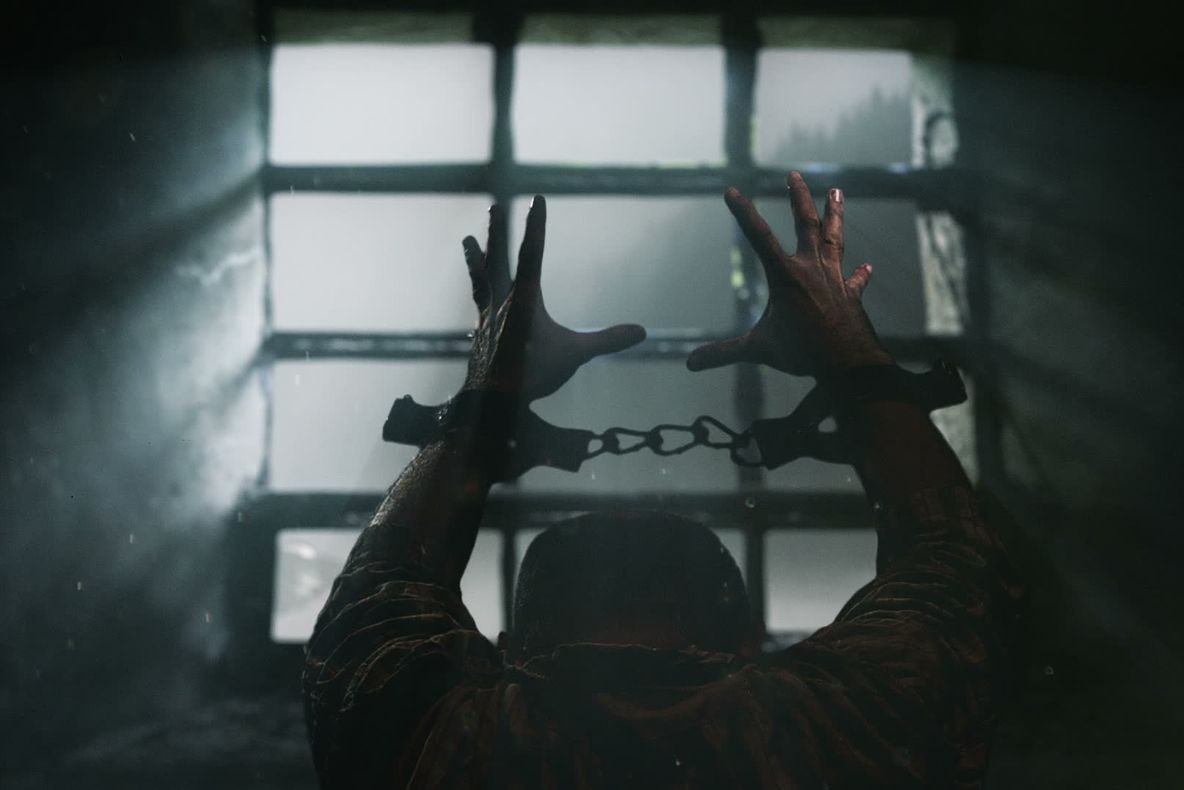 20 de suspecţi acuzaţi că ţineau oameni ca sclavi, arestați preventiv de DIICOT. UPDATE