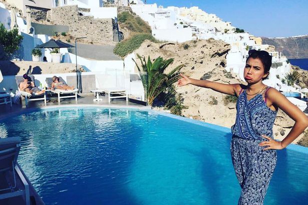 Soțul a părăsit-o imediat după nuntă. Apoi a plecat singură în luna de miere. Motivul e incredibil!