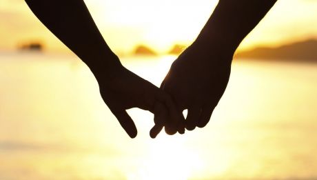 Cea mai BIZARĂ "relaţie": s-a îndrăgostit de o păpuşă gonflabilă. Şi-a părăsit soţia, iar acum...