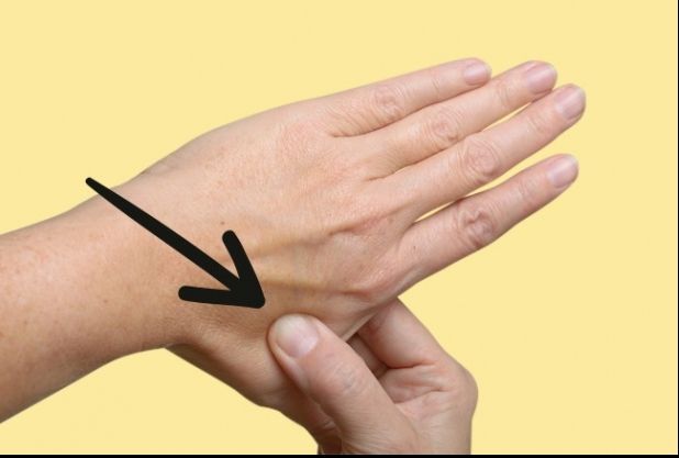 Ce se întâmplă dacă apeși acest punct din palmă timp de 30 de secunde