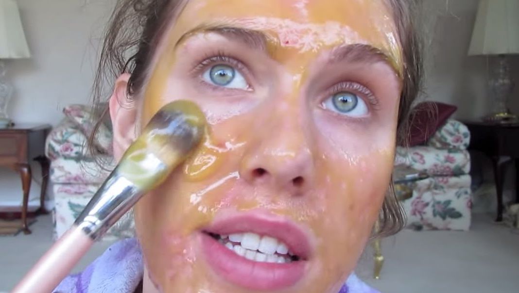 Amestecul din două ingrediente care te scapă de coșuri și puncte negre