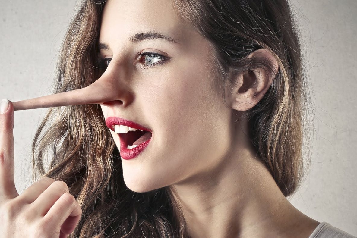 Adevăratele 3 semne că cineva te minte. N-ai fost niciodată atent la ele