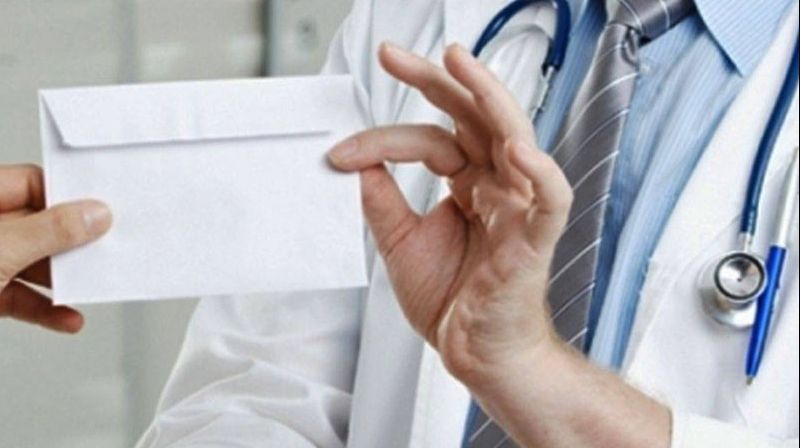 Medic din Cluj-Napoca, REȚINUT după ce a eliberat adeverințe FALSE de vaccinare anti-Covid