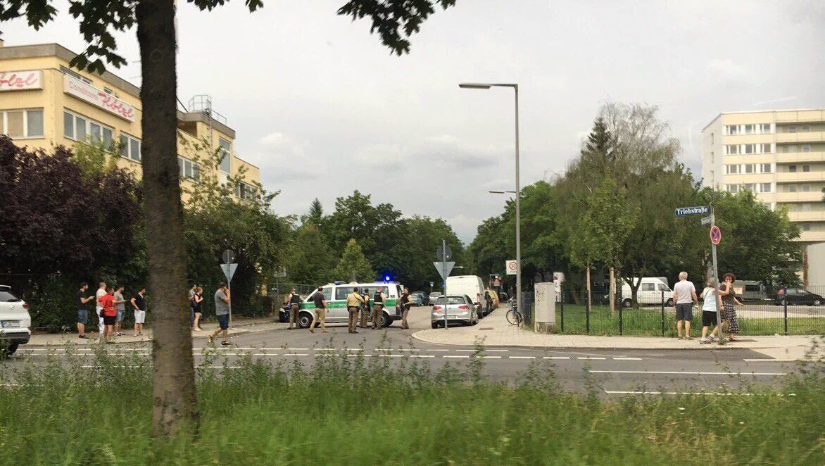 Atac armat la Munchen. Momentul șocant în care atacatorul deschide focul în plină stradă. VIDEO 