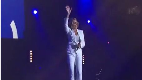 Emoţionant. Nadia Comăneci, ovaţionată de un stadion: s-au împlinit 40 de ani de la prima notă de 10