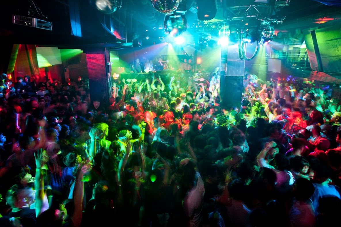 După incendiul din Bamboo, Fratelli şi alte 11 cluburi din Bucureşti au activitatea suspendată-LISTA