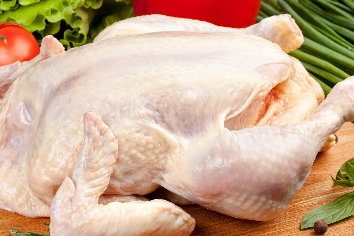 Consumul de pui de la supermarket vă poate cauza această boală!